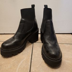 Chunky heeled chelsea boots - black